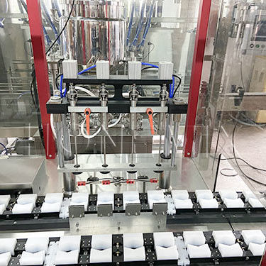 Máquina de llenado de crema con cuatro boquillas personalizada Línea de llenado de ciclo líquido