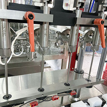 Máquina de llenado de crema con cuatro boquillas personalizada Línea de llenado de ciclo líquido
