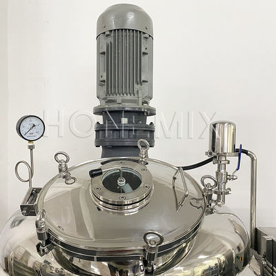Máquina móvil para la fabricación de detergentes líquidos