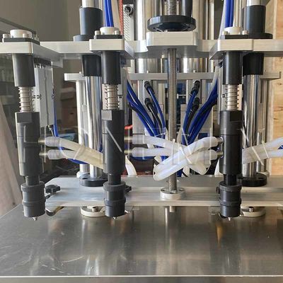 Equipo de fabricación de perfumes líquidos Cuatro cabezas Máquina automática de llenado de perfumes
