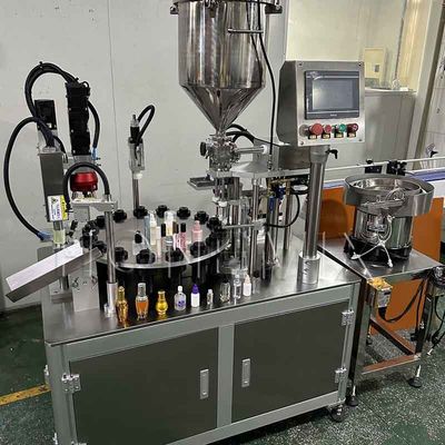 Máquina de llenado de crema cuantitativa rotativa 220V para el ocultador de brillo labial