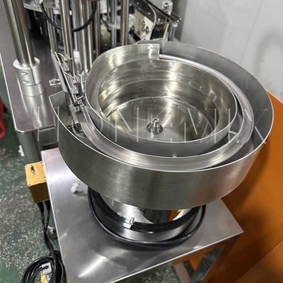 Máquina de llenado de crema cuantitativa rotativa 220V para el ocultador de brillo labial