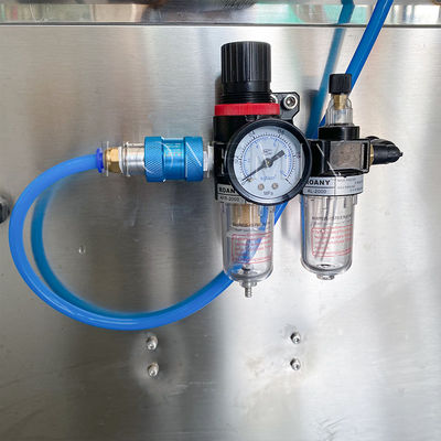 Máquina de llenado y tapón de jugo de vino tinto 220V Automático de llenado de líquido