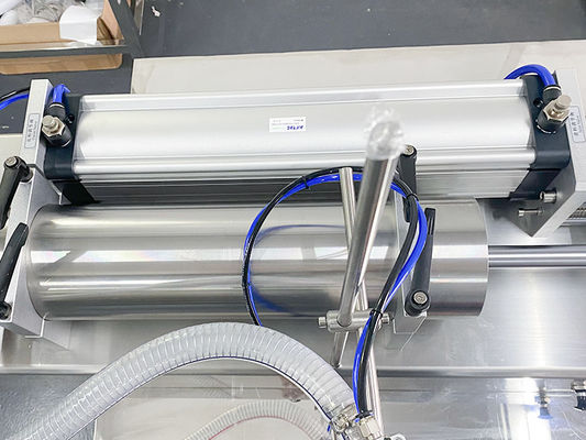 Máquina de llenado de cosméticos de pistón Máquina de llenado horizontal para líquidos y crema