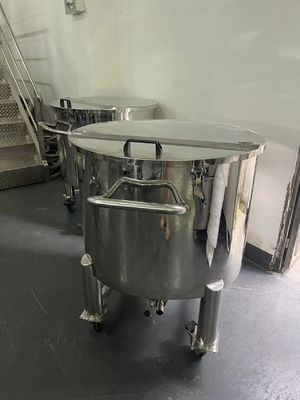 Tanque sanitario de la planta de tratamiento de aguas de RO de acero inoxidable Tanque de almacenamiento con tapa medio abierta