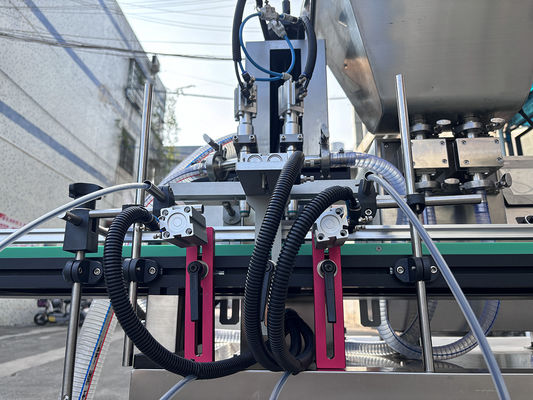 Automático de engranaje bomba de baño loción de dos cabezas máquina de llenado material de alimentación neumático