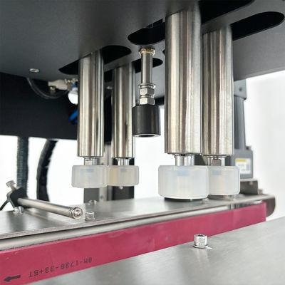 Máquina eléctrica automática de tapado de botellas con tornillo de cuatro ruedas