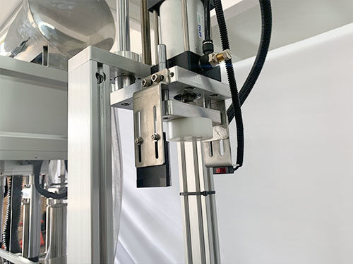 Máquina de atornillado automática de línea de llenado de cremas cosméticas
